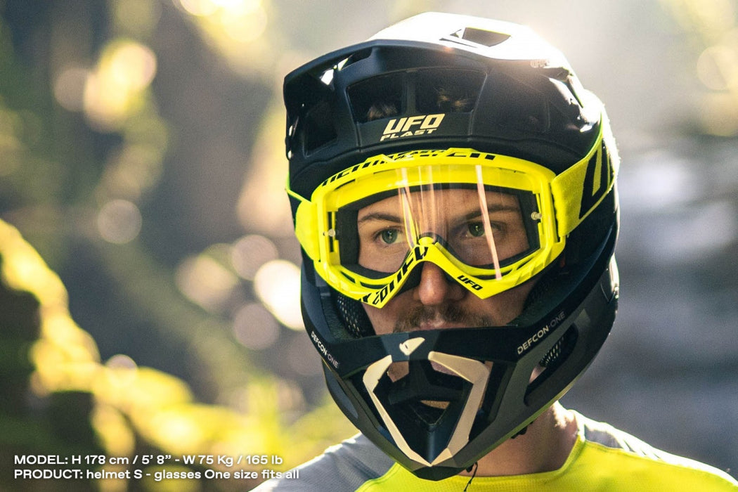 DEFCON ONE MOUNTAINBIKE-HELM SCHWARZ UND GRAU